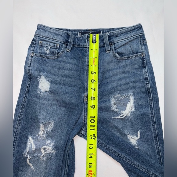 Hollister Size 3/26 Medium Wash Distressed Ultra Hi Rise Mom Jeans - Picture 5 of 10